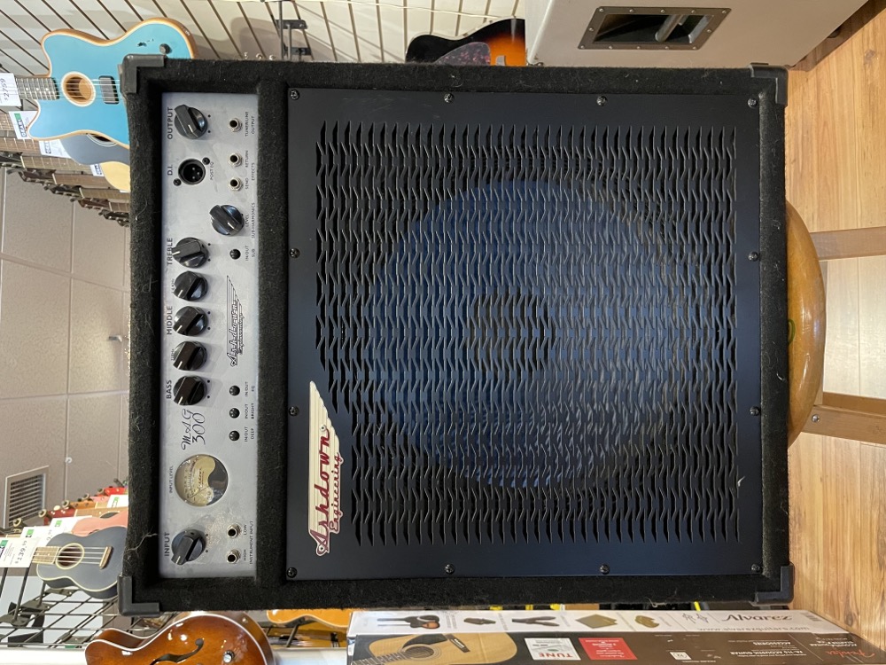 USED Ashdown MAG300 C115-300 Combo Bass Amp