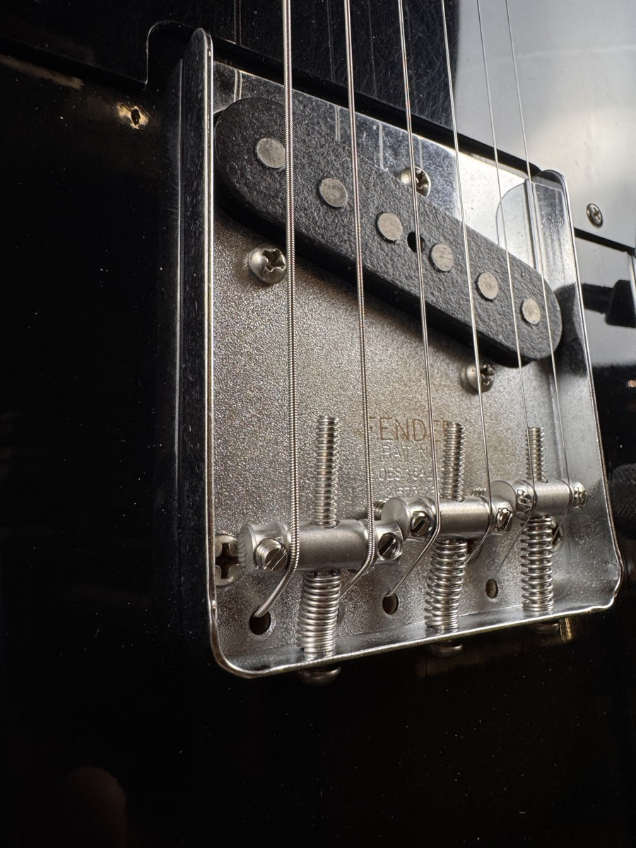 Fender Fender Limited Edition Vintera Roadworn '60s Double Esquire, Black, HS Case - Guitars