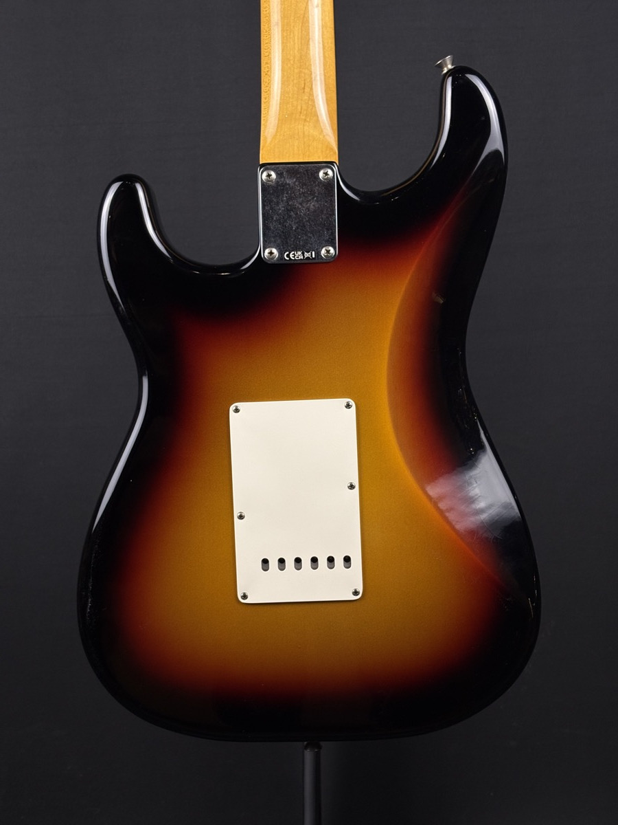 Fender Fender Limited Edition Vintera  Roadworn '60s Strat - 3 Tone Sunburst, HS Case - Guitars