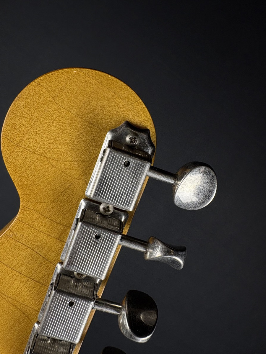 Fender Fender Limited Edition Vintera  Roadworn '60s Strat - 3 Tone Sunburst, HS Case - Guitars
