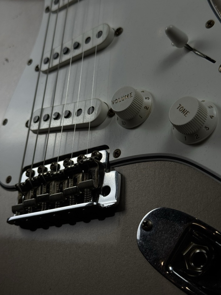 Fender Custom Shop Fender Custom Shop 1969 Strat Journeyman Relic, Faded Shoreline Gold, Maple Neck - Guitars