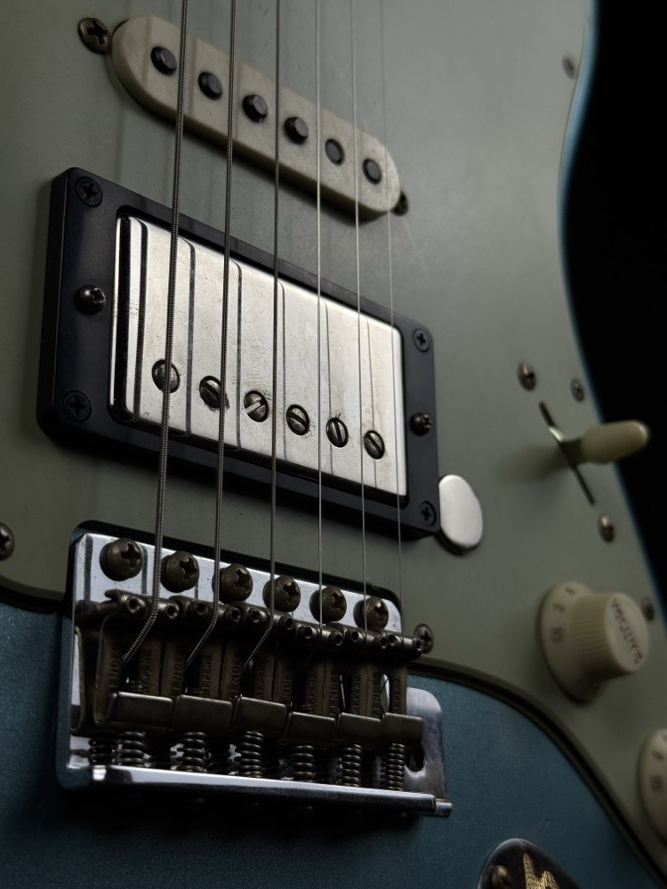 Fender Custom Shop Fender Custom Shop '59 Strat HSS Limited Edition Relic, Daphne Blue Metallic - Guitars