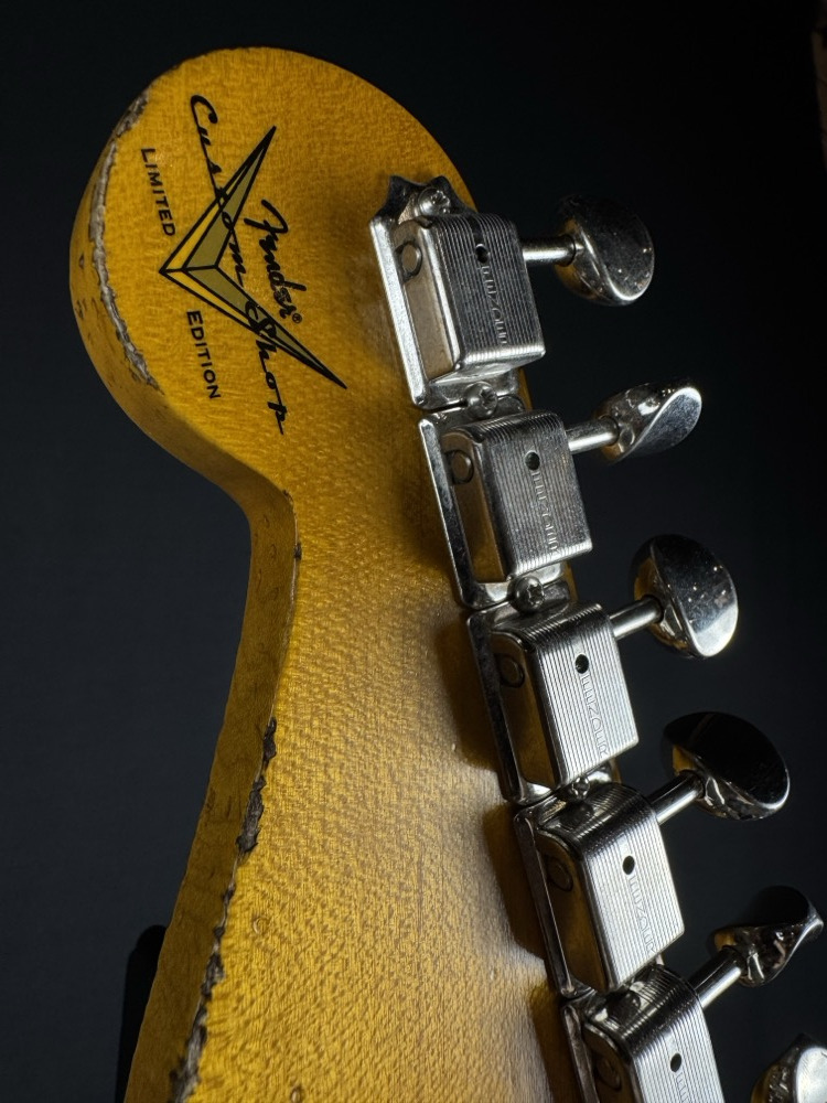 Fender Custom Shop Fender Custom Shop 1955 Stratocaster Heavy Relic, Aged 2-Colour Sunburst - Guitars