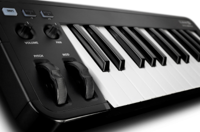 Line 6 Keyboard Controller 25 Keys