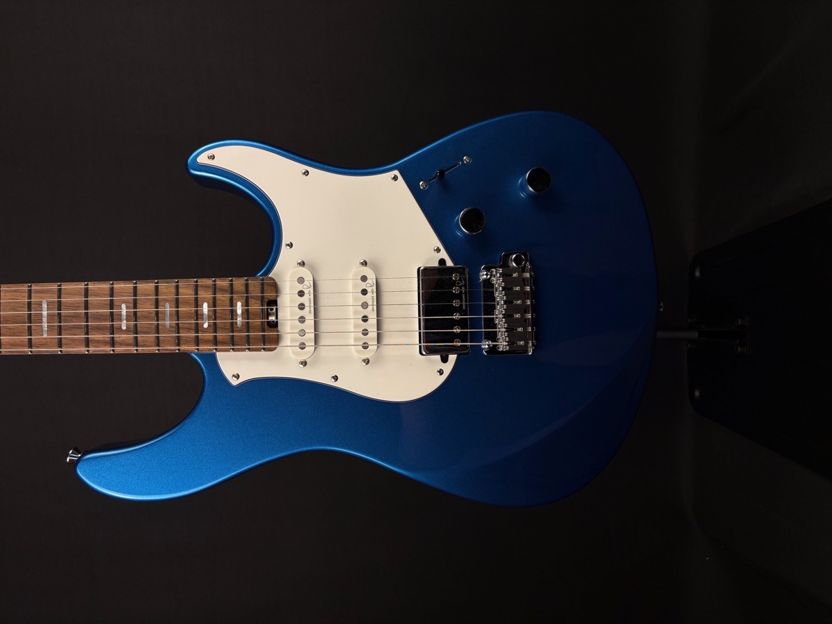 Yamaha Yamaha Pacifica Professional, Made In Japan, Sparkle Blue, Hardshell Case - Guitars