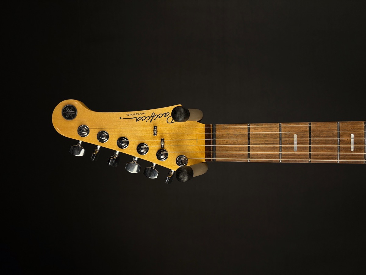 Yamaha Yamaha Pacifica Professional, Made In Japan, Sparkle Blue, Hardshell Case - Guitars