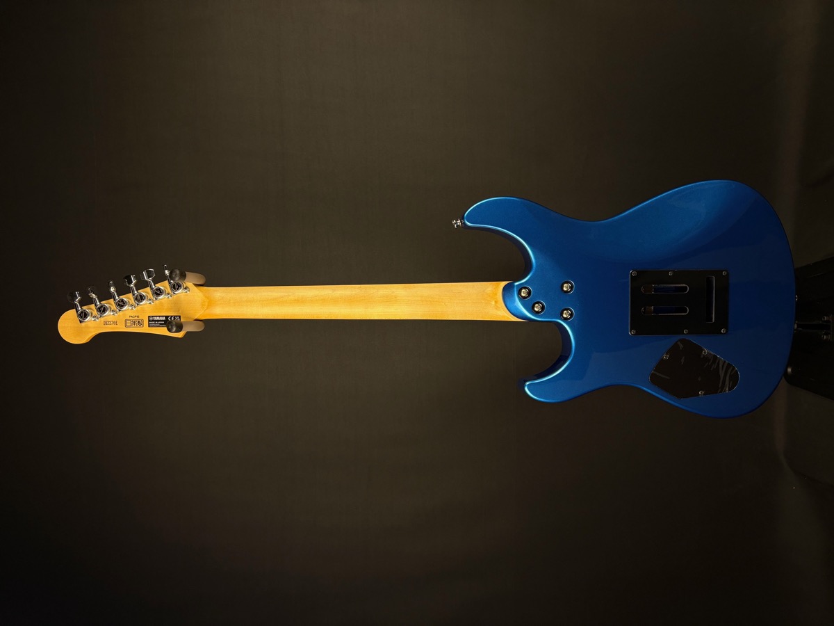 Yamaha Yamaha Pacifica Professional, Made In Japan, Sparkle Blue, Hardshell Case - Guitars