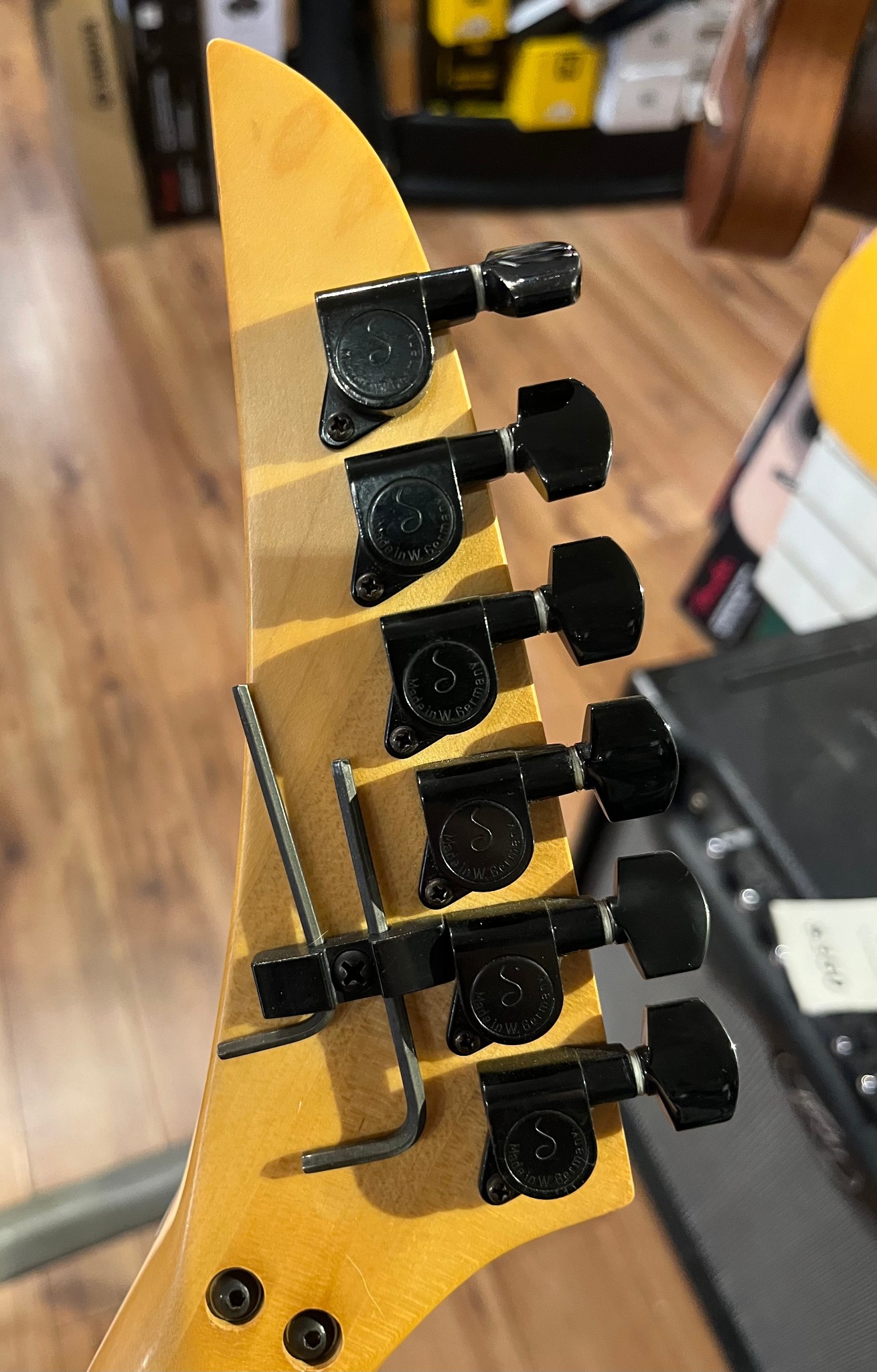 Kramer USED Kramer 1986 Pacer Imperial Candy Apple Red w/OHSC - CONSIGNMENT - Used