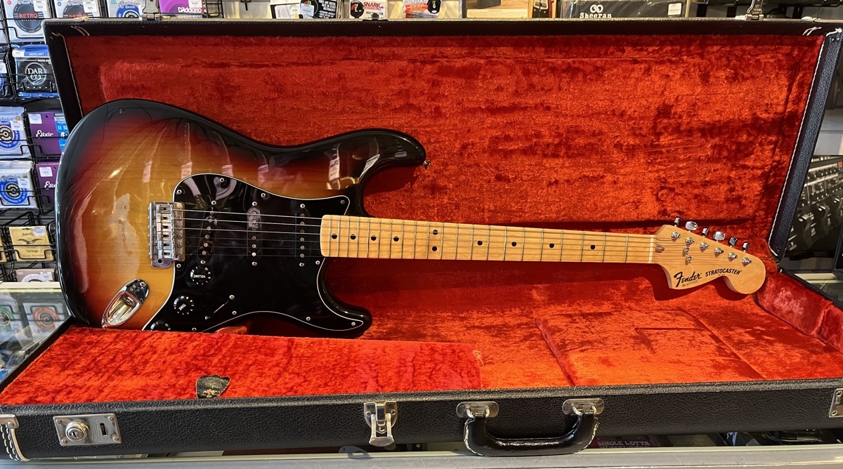 USED Fender 1977 Stratocaster Maple Neck  …