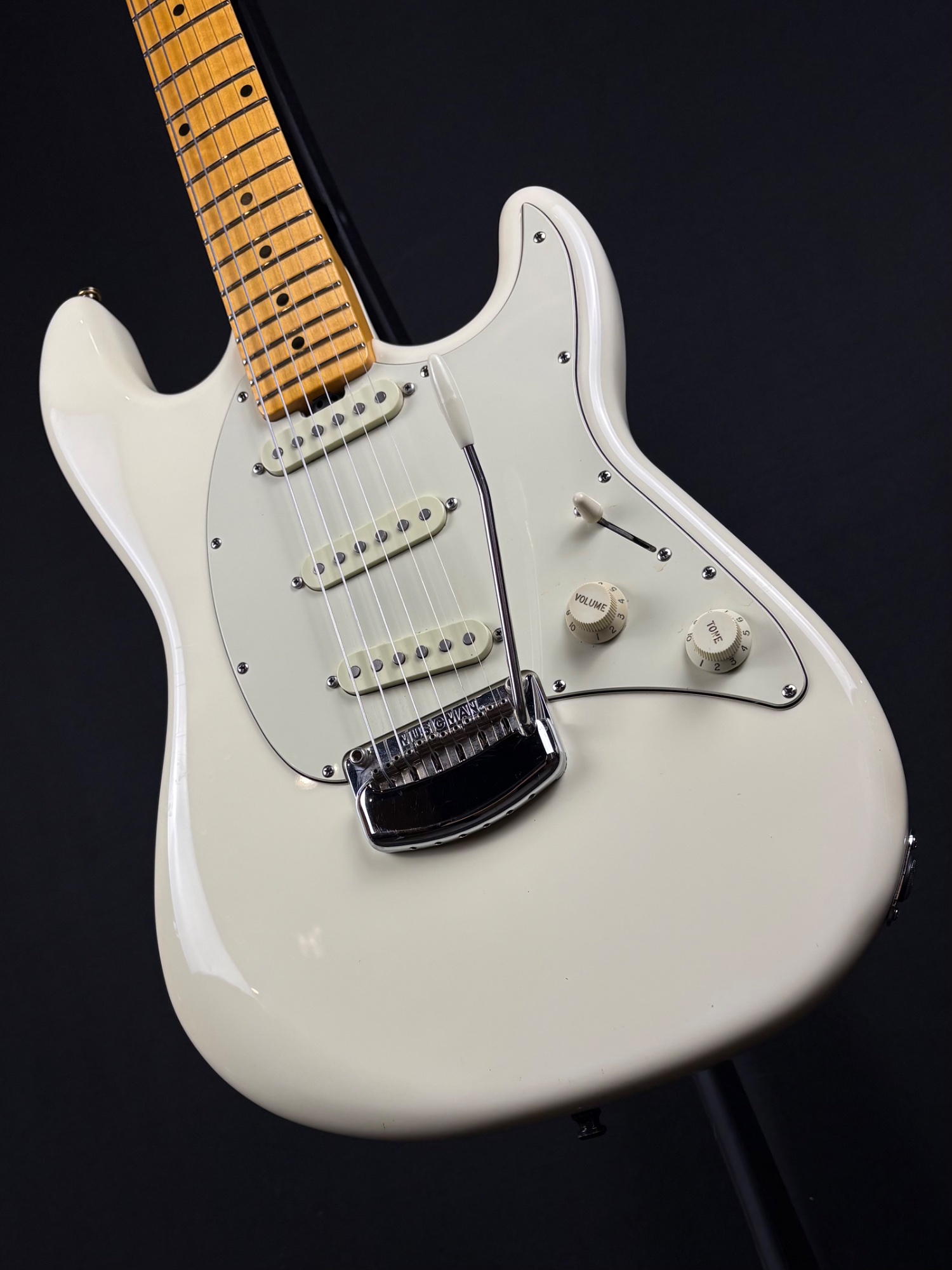Ernie Ball USED Ernie Ball Music Man 2016 Cutlass Ivory w/OHSC - Used