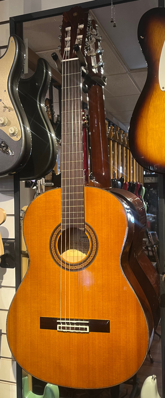 USED Yamaha G-225 Classical Guitar Solid Top