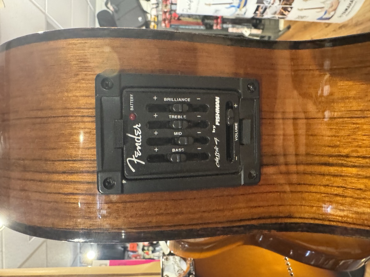 Fender USED Fender CG-24SCE Classical, Solid Cedar Top, Fishman PU, MIK - Used