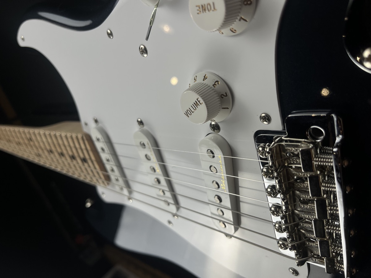 Fender Custom Shop USED Fender Custom Shop Eric Clapton Stratocaster Mercedes Blue w/OHSC - Used