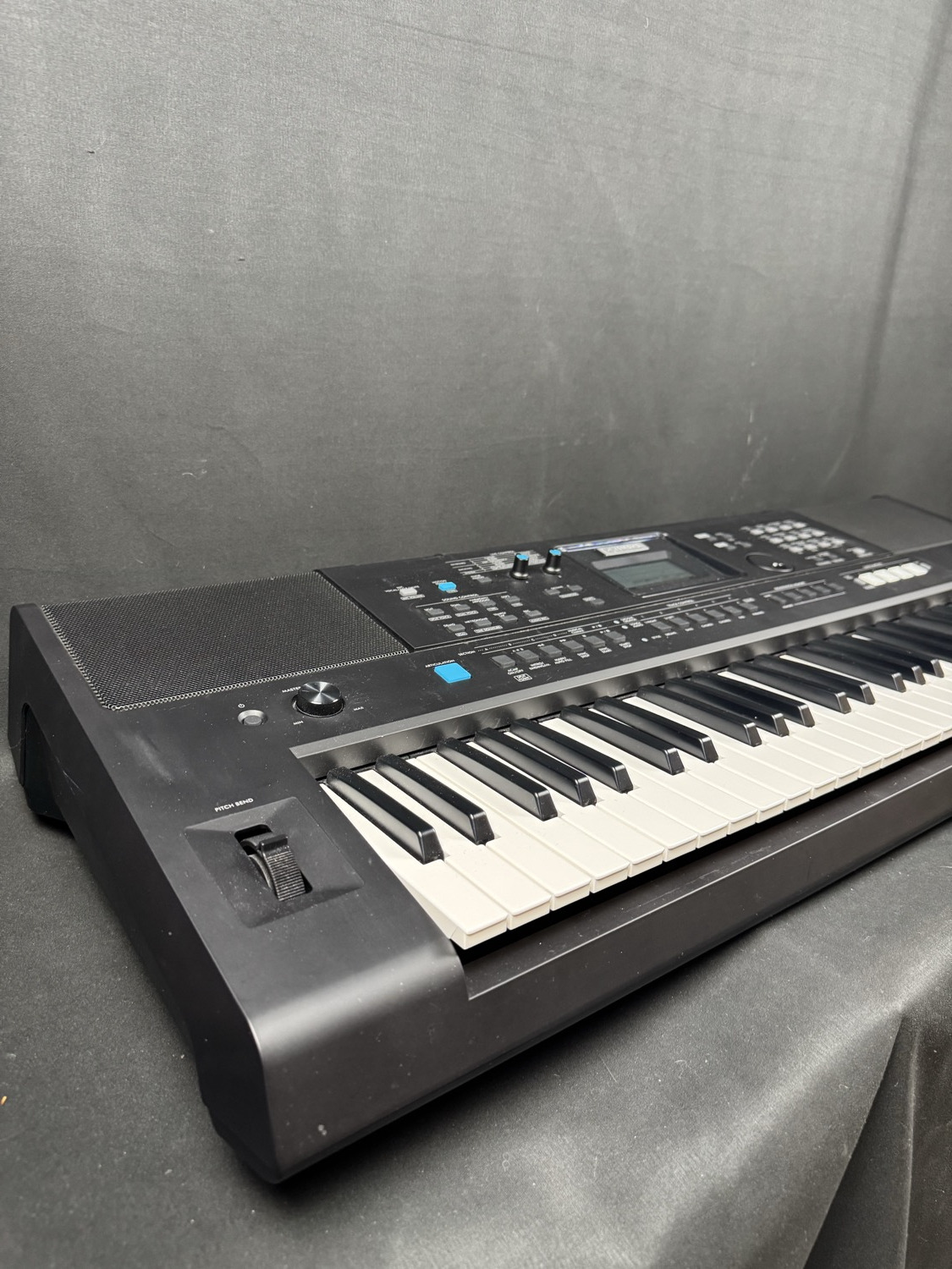 Yamaha USED Yamaha PSR-E473 61 Key Portable Arranger Keyboard With Controls - Used