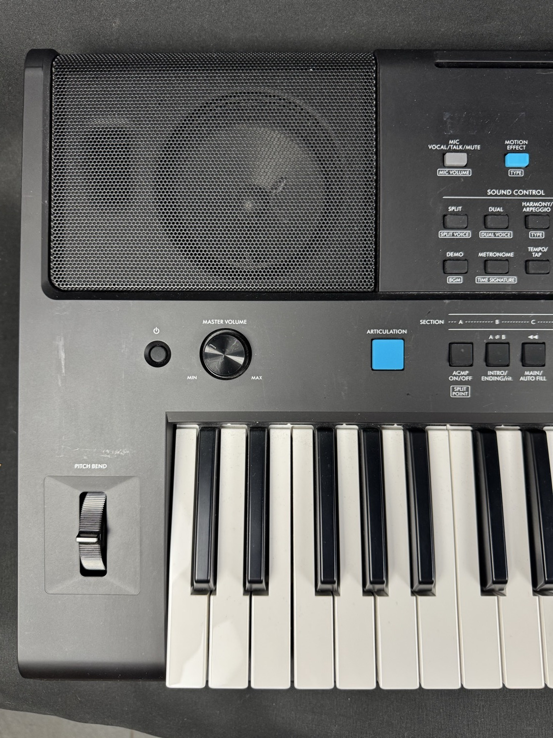 Yamaha USED Yamaha PSR-E473 61 Key Portable Arranger Keyboard With Controls - Used