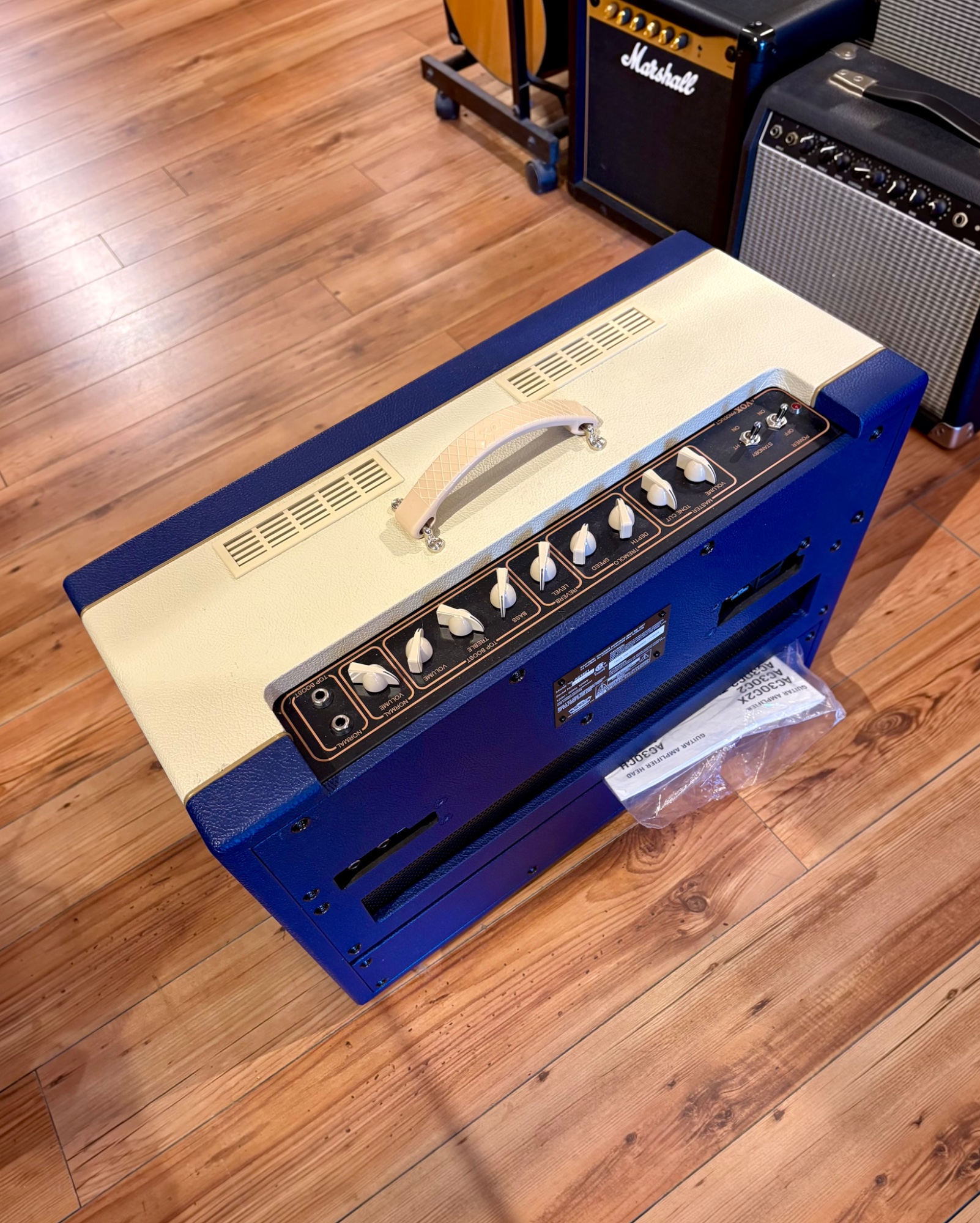 Vox USED Vox AC15 Combo 12" Speaker Limited Edition In Two Tone Blue Cream, G12M - Used